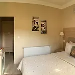Arp מלון 2*
