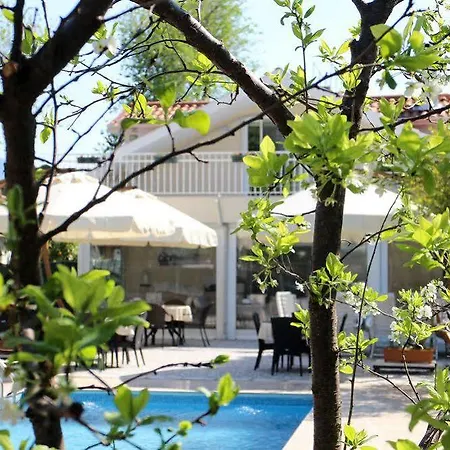 Hotel Arp 2*